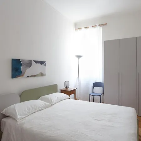 Renovated 3 Bedroom In The Center Apartment