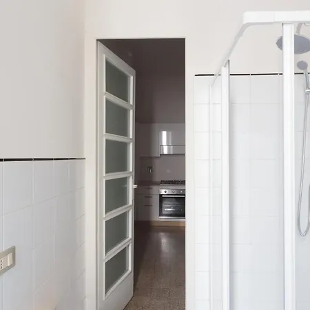 Renovated 3 Bedroom In The Center Apartment *